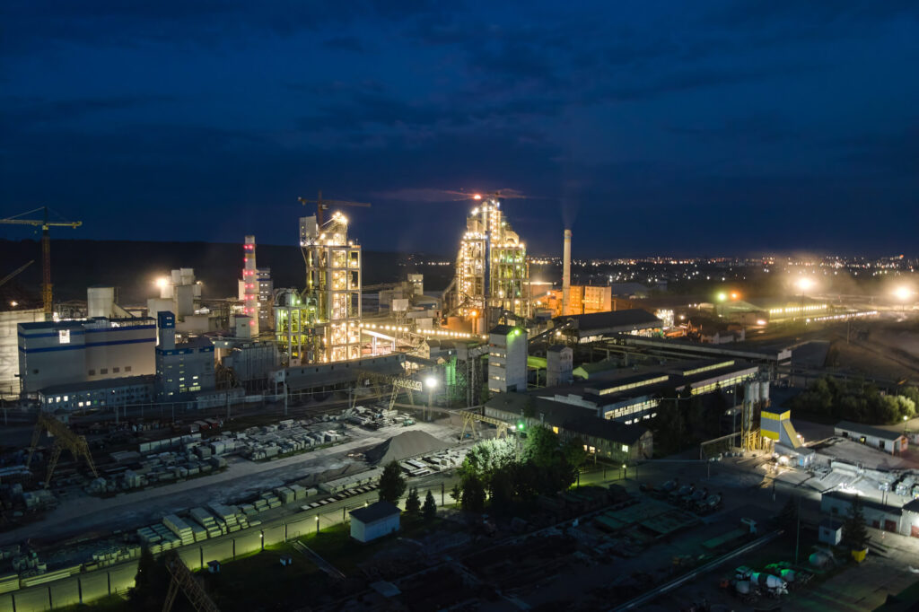 Autonomía Energética Total: Solución Fotovoltaica Híbrida de 100 kWp para garantizar la continuidad operativa